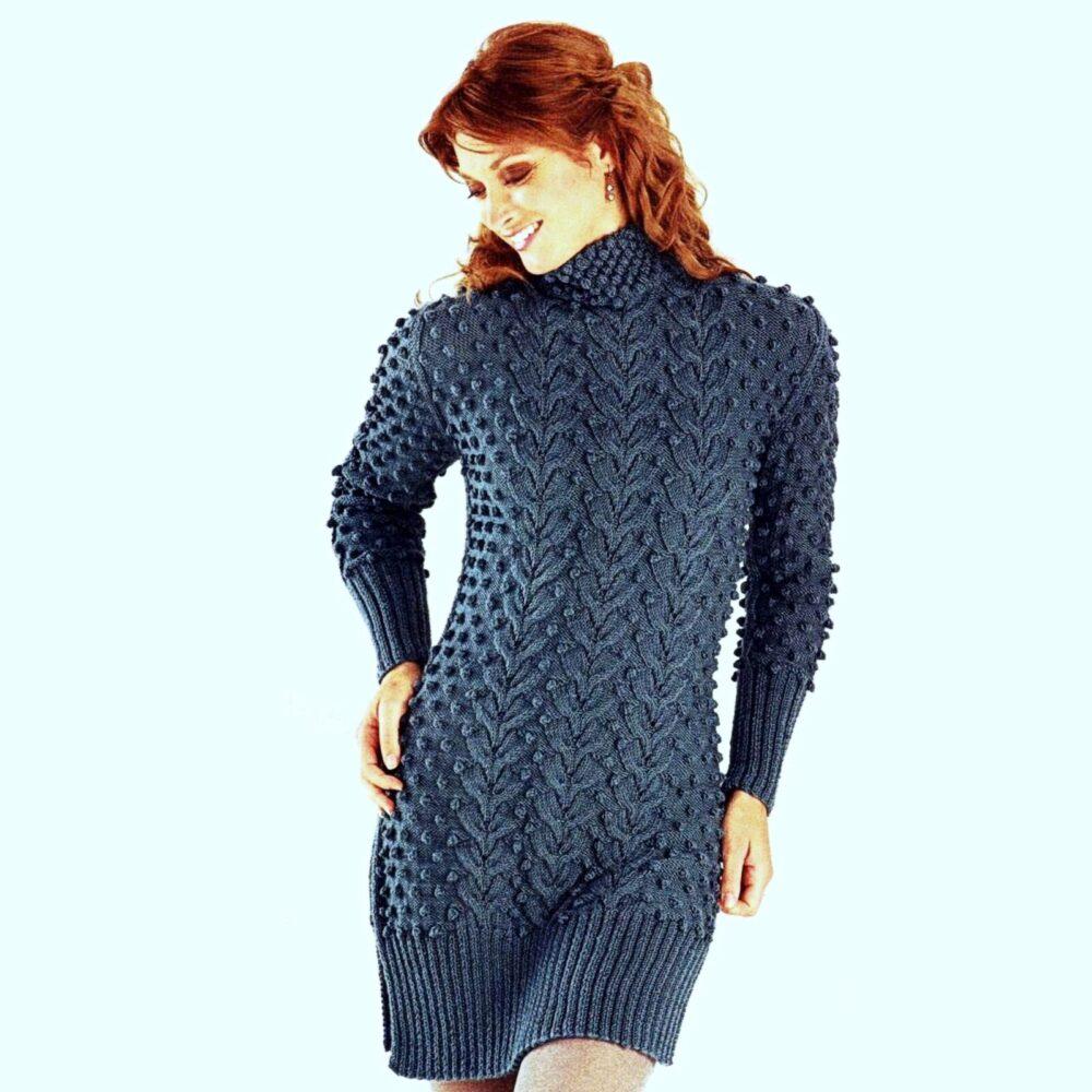 Необычное платье-свитер с обилием «шишечек»
