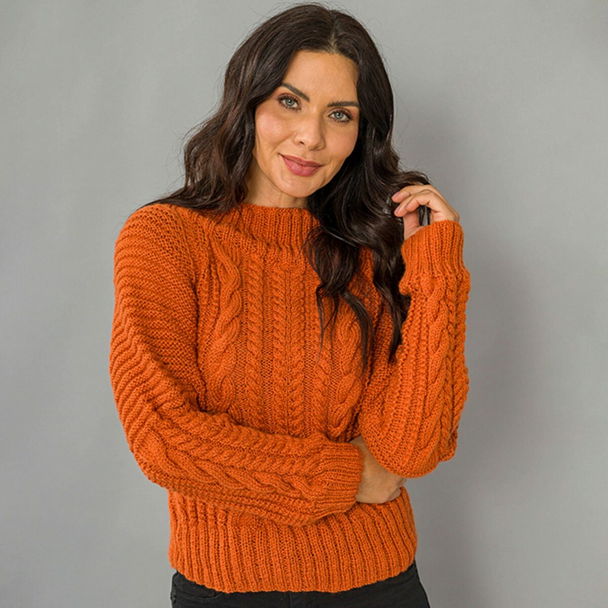 Оранжевый свитер спицами. Схема и выкройка