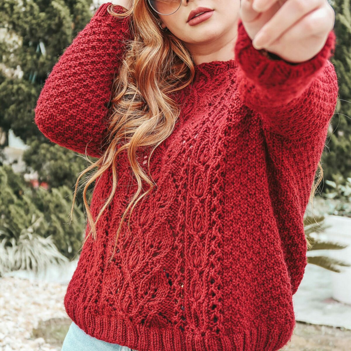 Рубиновый свитер спицами. Выкройка и схемы