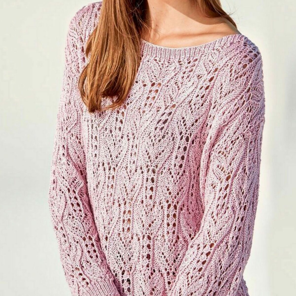 Сиренево-розовый пуловер спицами